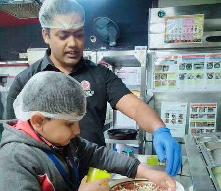 Online classroom discussion on environment with experts 4