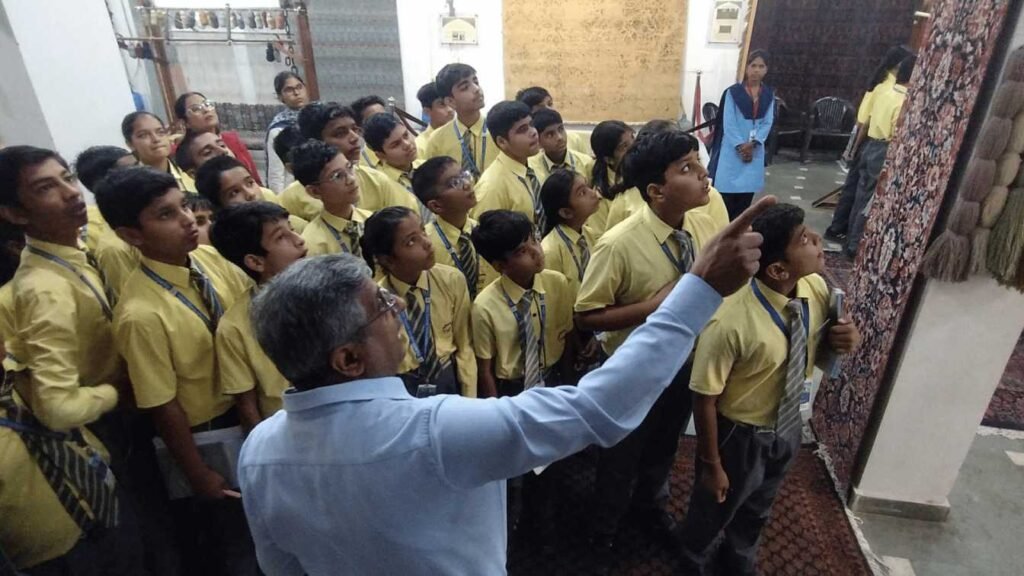 Tisa educational visit: exploring the intricacy of thread weaving – the hand-knotted carpets of agra 1 Our students recently had the opportunity to visit kalra’s cottage industry, one of agra’s most prominent carpet exporters.